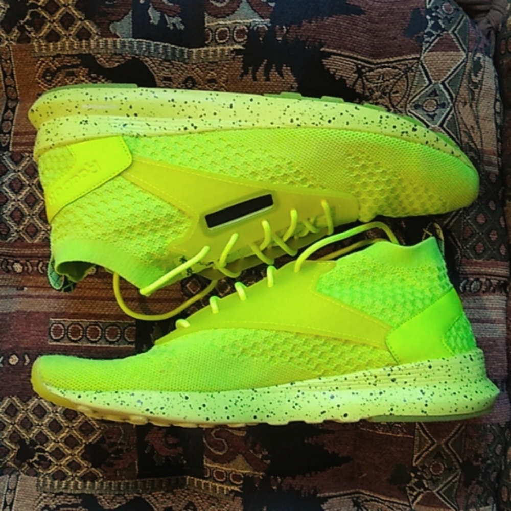 Reebok Zoku Runner Ultra Knit Is, BS56313 Solar Yellow Black White Men's Sz 9.5 - Picture 7 of 11